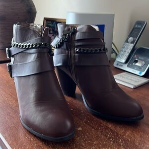 DOLLHOUSE VITAL ANKLE BOOTIES WITH BUCKLES AND CHAINS SIZE 9
